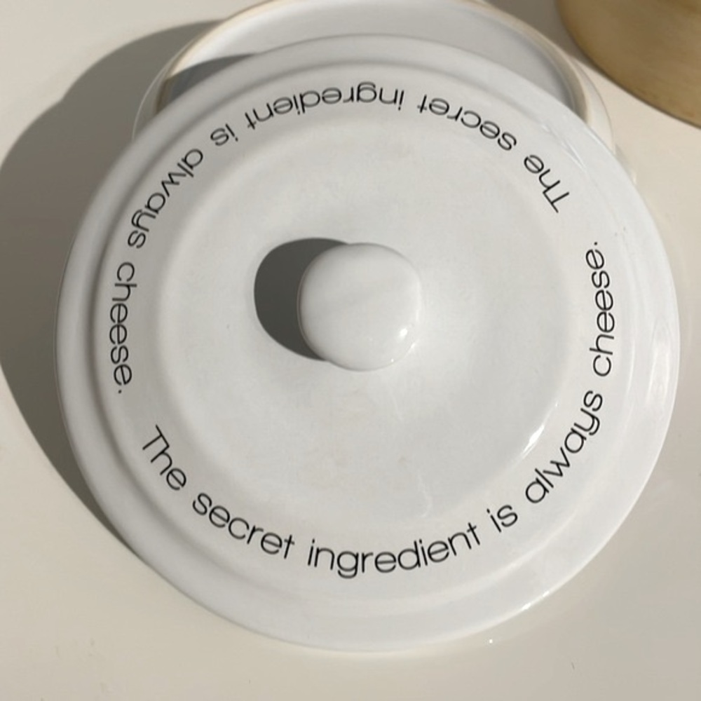 Brand New Petite Maison White Ceramic Brie Cheese Baker Baking Dish Ovenproof - Picture 6 of 10